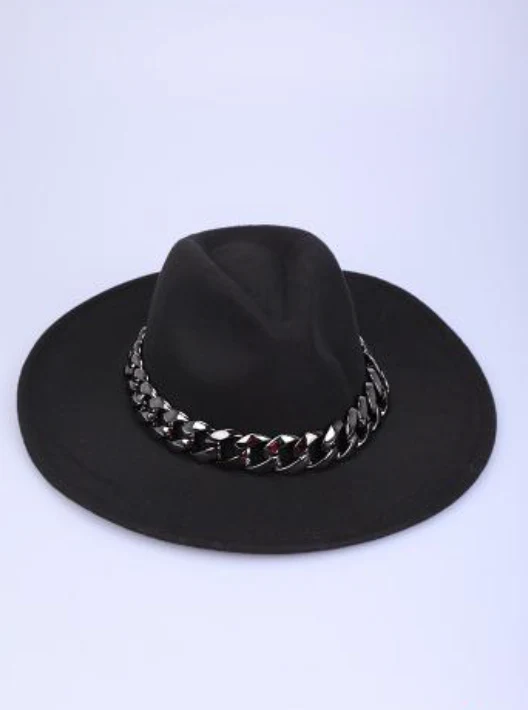 Chapeau noir chaine